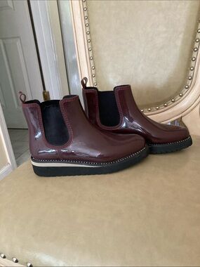 Naturalizer Chelsea Ankle Boots in Burgundy